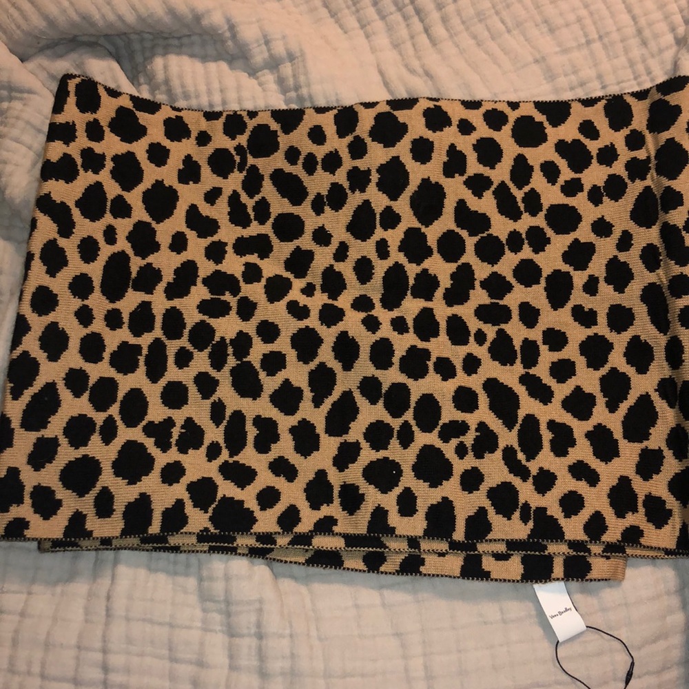 Vera Bradley cheetah knit scarf NWOT